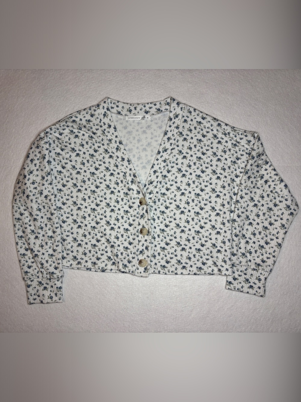 Altar'd State Ryleigh Cropped cardigan Button Front Blue Floral Woman’s Medium - Picture 2 of 7
